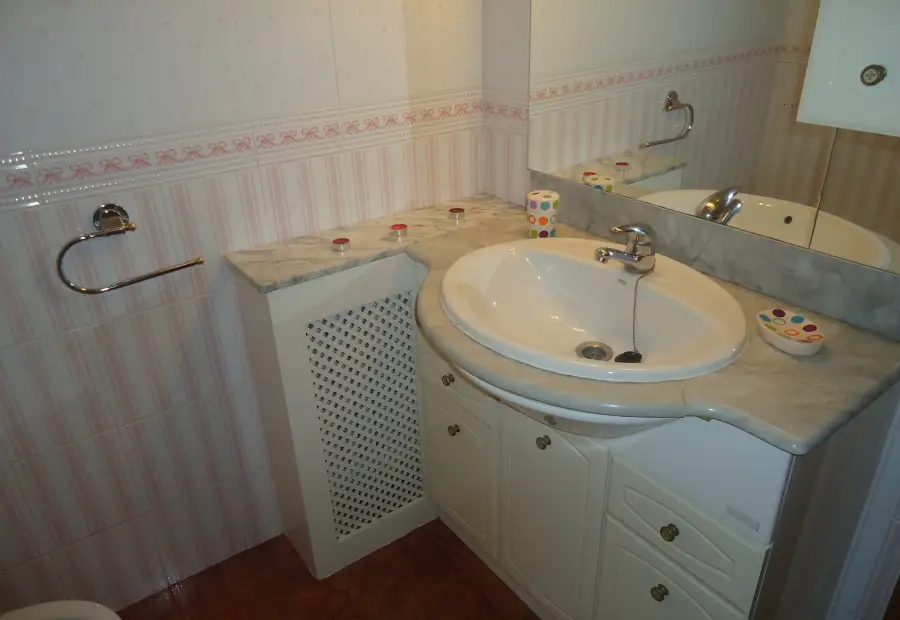 Alquiler de piso de tres dormitorios amueblado en Manzanares