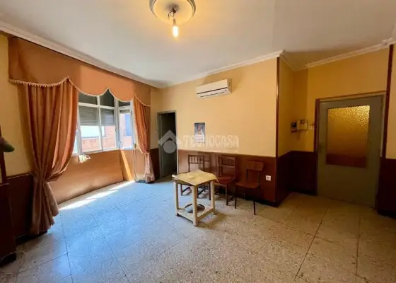 Casa en venta en Valdepeñas - Valdepeñas, 72.000 €, 286 m2, ref. 664303