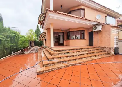 Casa Pareada en venta Zona Pau II en Puertollano