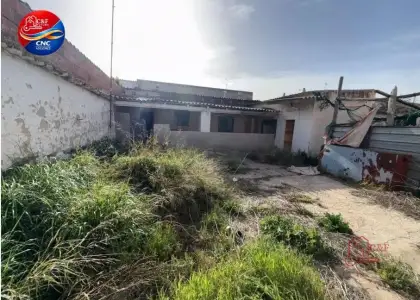 Chalet en venta en Argamasilla De Alba, Calle Avemaria, de 211 m2 con 5 dormitorios, 2 baños y plaza de garaje por 60.000 €, Ref. 0457 en Argamasilla de Alba
