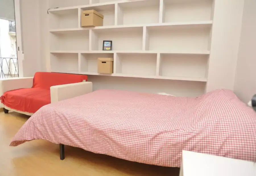 Habitación amueblada con balcón en piso compartido, Ciutat Vella en Valencia