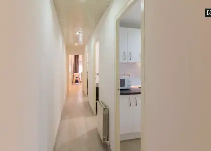 Habitación en piso compartido de 3 dormitorios en alquiler en Santa Eulàlia, con todos los gastos incluidos en Barcelona