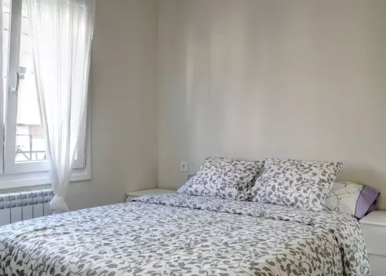 Habitación en piso compartido de 3 habitaciones en Zaragoza, gastos incluidos, ideal para profesionales y estudiantes, solo mujeres.
