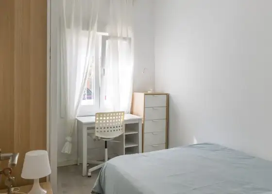Habitación en piso compartido de 3 habitaciones en Zaragoza, gastos incluidos.