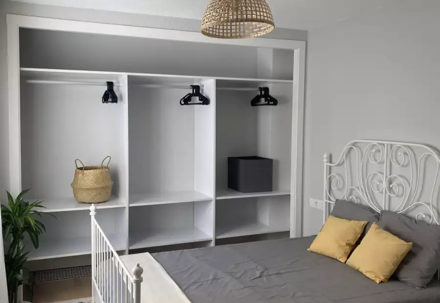 Habitación en piso compartido de 4 habitaciones en Alicante - Solo mujeres profesionales en Alicante (Alacant)