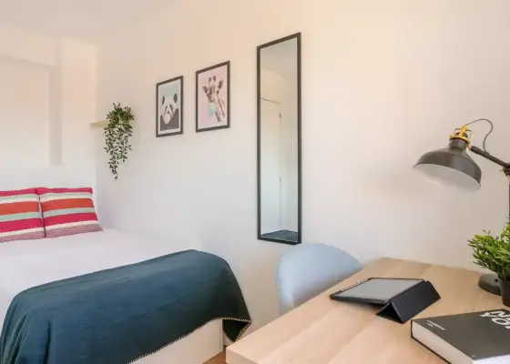 Habitación en piso compartido de 5 habitaciones en Alicante, no fumadores, no se admiten mascotas. en Alicante (Alacant)