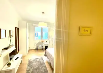 Habitación en piso compartido de 6 dormitorios en alquiler en Abando, todos los gastos incluidos en Bilbao