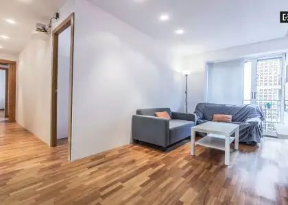 Habitación en piso compartido de 6 habitaciones en alquiler en Els Orriols, Valencia. en Valencia