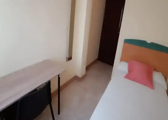 Habitación en piso compartido de 6 habitaciones en alquiler en Salamanca, solo estudiantes