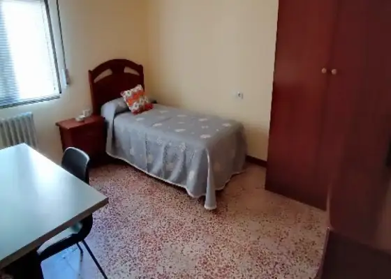 Habitación en piso compartido de 6 habitaciones en alquiler en Salamanca, solo estudiantes