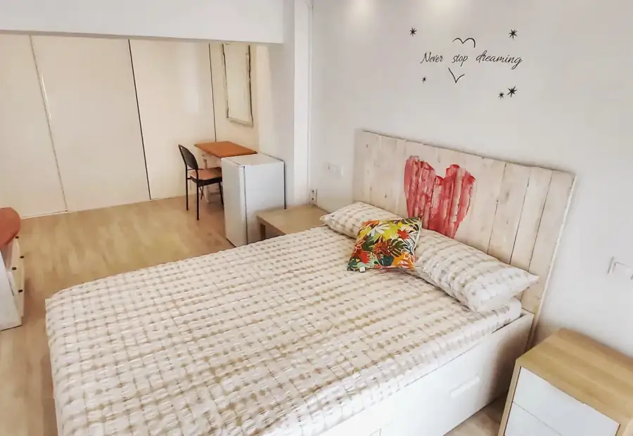 Habitación en un apartamento compartido de 3 habitaciones en Vistafranca, en alquiler. en Málaga