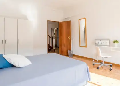 Habitación en un piso compartido de 10 habitaciones en alquiler en Castillejos. en Madrid