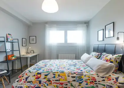 Habitación en un piso compartido de 3 habitaciones en alquiler en Arabella, todos los gastos incluidos. en Bilbao