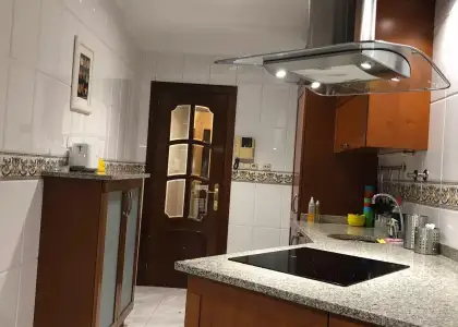 Habitación en un piso compartido de 4 habitaciones en alquiler en Indautxu, todos los gastos incluidos. en Bilbao