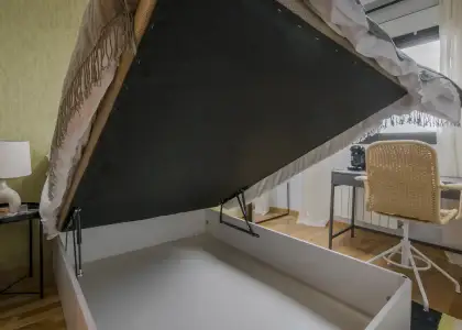 Habitación en un piso compartido de 5 dormitorios en alquiler en Legazpi. en Madrid