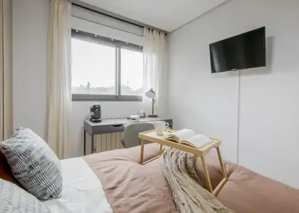 Habitación en un piso compartido de 5 dormitorios en alquiler en Legazpi. en Madrid