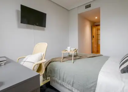 Habitación en un piso compartido de 5 dormitorios en alquiler en Legazpi. en Madrid