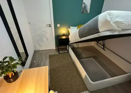 Habitación en un piso compartido de 5 habitaciones en Embajadores, todos los gastos incluidos, solo para profesionales y estudiantes. en Madrid