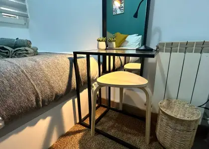 Habitación en un piso compartido de 5 habitaciones en Embajadores, todos los gastos incluidos, solo para profesionales y estudiantes. en Madrid