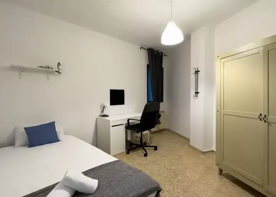 Habitación en un piso compartido de 7 dormitorios en alquiler en Sant Antoni en Barcelona
