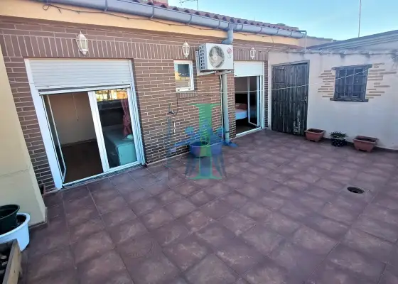 Inmohouse vende en exclusiva ático duplex y local con vado en zona carretas ref: O191 en Albacete