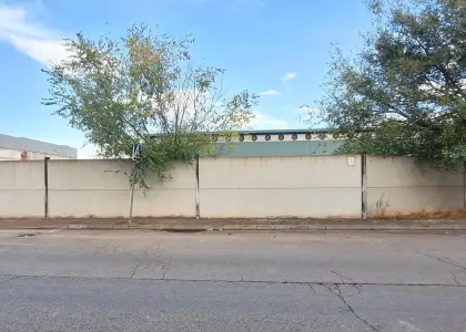 Oportunidad de inversión. Terreno de 28556 m² con varias NAVES formando un complejo industrial en Socuéllamos