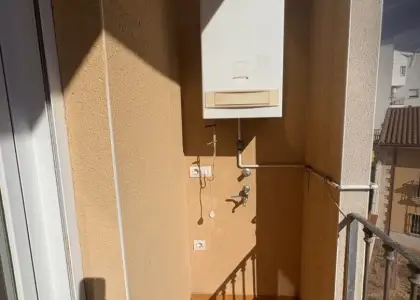 Piso en venta en Tomelloso, San Luis, de 61 m2 con 2 dormitorios, 2 baños y terraza por 55.000 €, Ref. 0450 en Tomelloso