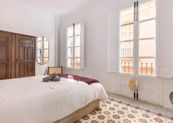 Se alquila habitación doble en piso de 8 habitaciones en Granada
