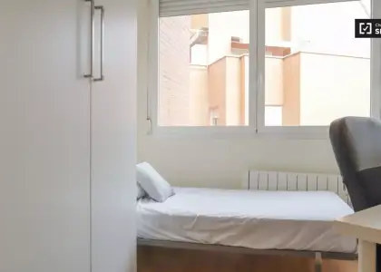 Se alquila habitación en piso compartido de 2 habitaciones en Vista Alegre en Madrid
