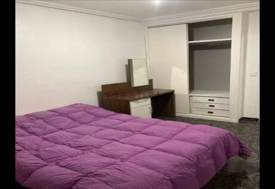 Se alquila habitación en piso compartido de 3 habitaciones en Murcia, no se permite fumar ni mascotas, gastos incluidos. en Murcia