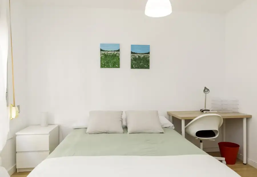 Se alquila habitación en piso compartido de 5 habitaciones en Zaragoza, todos los gastos incluidos. en Zaragoza
