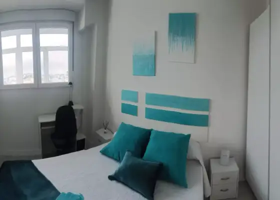 Se alquila habitación en piso de 3 habitaciones en Santander