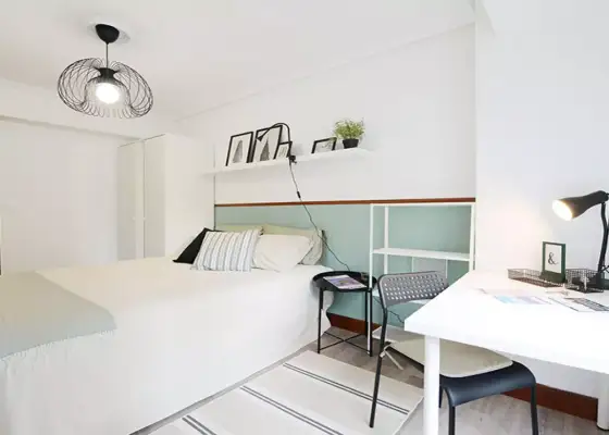 Se alquila habitación en piso de 4 habitaciones en Bilbao