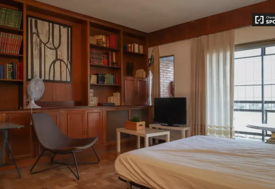 Se alquila habitación en piso de 7 habitaciones en Chamartín, Madrid en Madrid