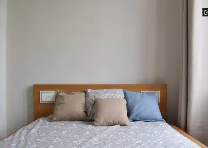 Se alquila habitación en piso de 8 habitaciones en Valencia en Valencia