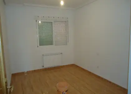 Se vende casa adosada a estrenar de cuatro dormitorios en buena zona en Manzanares
