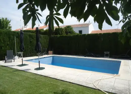 Se vende chalet de cinco dormitorios en zona Paseo del Rio en Manzanares