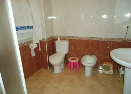 Venta de piso de 3 dormitorios centrico con cochera cerrada en Manzanares